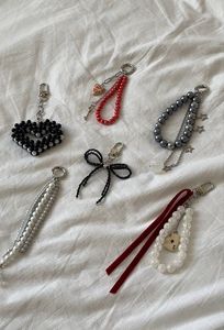 Porte-clés brodé traditionnel avec de magnifiques détails faits à la main et une décoration de perles colorées - Product Image 3