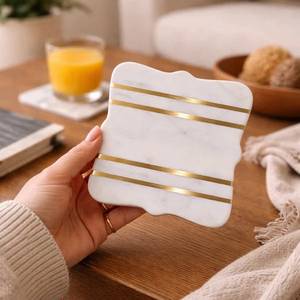 Ensemble de dessous-de-verre carrés en marbre avec bande dorée, tapis modernes en pierre antidérapants pour table - Product Image 1
