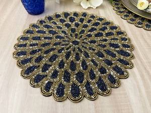 Ensemble de 6 sets de table faits à la main avec broderie florale perlée, écologiques, en polyester/coton, bleu marine et or, 14 pouces - Product Image 4