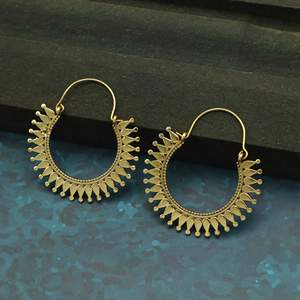 Boucles d'oreilles créoles pyramidales plaquées or, style vintage, bijoux fantaisie en alliage pour femme, pièce maîtresse de soirée - Product Image 4