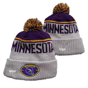 Gorro de Punto Personalizado 100% Acrílico con Logotipo Bordado Jacquard de Club Deportivo de Fútbol, Diseño de Personajes con Pompones - Product Image 4