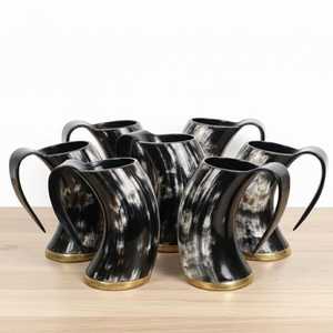 Mug en corne artisanal de qualité supérieure avec une belle veine naturelle, vaisselle durable et éthique pour la maison et le bar - Product Image 1