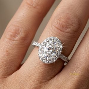 Anillo de Compromiso y Boda de Oro Blanco de 14K para Mujer con Diamante Cultivado en Laboratorio, Corte Ovalado, Claridad VVS2 Certificada, con 4 Garras - Product Image 3