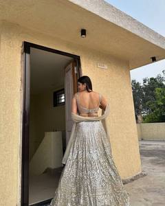 LAHENGA CHOLI DUPATTA de Georgette Sintética con Bordado de Lentejuelas, Estilo Moderno para Fiesta - Product Image 3