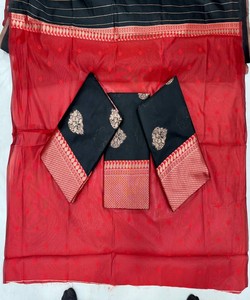 Sari de seda negro con borde rojo y motivos dorados, traje tradicional indio para bodas, para mujeres. - Product Image 5