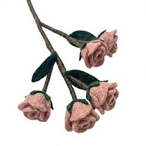 Roses en feutre de laine faites à la main, tiges de fleurs 3D en feutre aiguilleté de qualité supérieure pour la décoration de la maison et de mariages, vente en gros pour les chaînes de magasins - Product Image 3