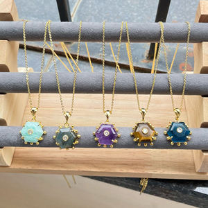 Collar con colgante hexagonal de amazonita natural, cadena de latón chapada en oro con detalles de circonita cúbica y cierre de langosta, joyería de moda para mujer. - Product Image 4