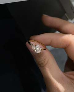 Bague de fiançailles en moissanite de luxe de qualité supérieure, idéale pour une demande en mariage ou un cadeau d'anniversaire, bijoux à vendre - Product Image 3