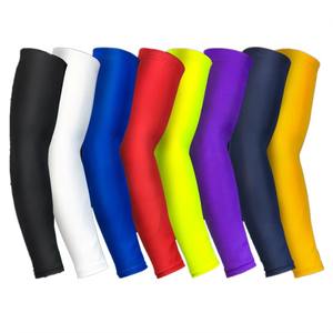 Manchons de bras unisexes en Spandex/Polyester à séchage rapide, protection UV, avec logo personnalisé et poignets antidérapants en silicone pour le cyclisme, la course et le basketball - Product Image 3