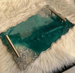 Plateau élégant en résine époxy moderne fait main avec poignées en métal doré, compatible lave-vaisselle, épaisseur 1 cm, idéal pour servir le petit-déjeuner, les desserts et les plats de fête - Product Image 4