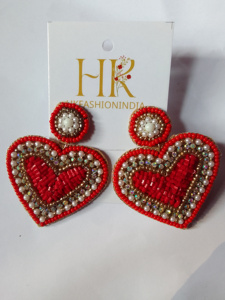 Boucles d'oreilles artisanales en alliage d'or avec perles rouges et roses - Bijoux élégants pour mariage - Style bohème - Boucles d'oreilles pendantes pour femmes - Product Image 3