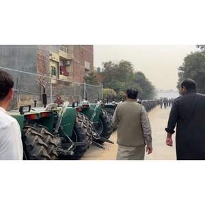 Tracteur Massey Ferguson MF 240 2WD 50 HP à faible entretien et performance durable sur le terrain pour le marché africain - Product Image 1