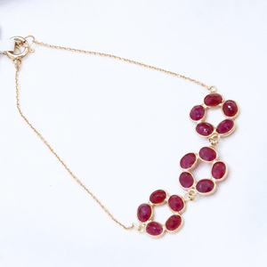 สร้อยข้อมือทองคำขาว 18K ประดับดอกไม้หรูหรา ทำด้วยมือ พร้อมพลอยทับทิมธรรมชาติรับรองโดย IGI เครื่องประดับแฟชั่นสำหรับผู้หญิง เหมาะสำหรับงานแต่งงาน - Product Image 6
