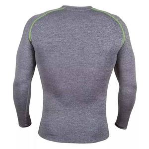 Camisetas de compresión deportivas personalizadas OEM para hombre, para gimnasio y entrenamiento, con sublimación, tipo Rash Guard para natación, con técnica de lavado. - Product Image 3