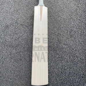 Grade <b>4</b> English Willow <b>Cricket</b> <b>Bat</b> 2.8 to 2.12 Weight Range Natural Wood Color Lightweight Professional <b>Cricket</b> <b>Bat</b> Wholesale - Product Image 4