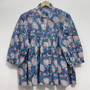 เดรสวินเทจผ้าฝ้ายพิมพ์ลายดอกไม้ด้วยมือ งานแฮนด์เมด เป็นมิตรกับสิ่งแวดล้อม คอวี แขนสามส่วน แต่งระบายลูกไม้ ซักได้ ใส่ได้ในโอกาสทางการ - Product Image 1