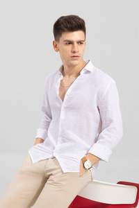 Camisa Casual de Lino Ecológica para Hombre - Blanca, Manga Larga, Cuello Clásico, Estilo Resort de Verano con un Solo Botón - Product Image 2