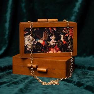 Bolso de mano compacto de madera estilo moda con cadenas de perlas, correas decorativas, ligero y único para eventos y festivales - Product Image 5