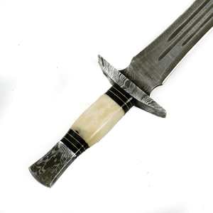 Couteau de chasse d'extérieur en acier Damas forgé à la main, lame fixe à pointe clip, tranchant comme un rasoir, maintien de la tranchanture durable 56HRC, manche en bois Pakka, OEM - Product Image 3