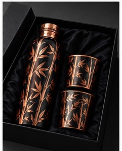 Juego de Botella de Agua de Cobre Hecha a Mano con 2 Tazas, Grabado Floral, Botella Portátil, Caja de Regalo - Product Image 2