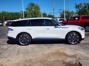 Offre exceptionnelle : Lincoln Aviator Réservoir AWD d'occasion 2021 - Product Image 3