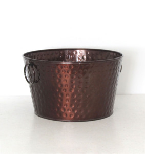 Cachepot ovale en métal martelé avec poignées latérales, pot à fleurs décoratif en fer - Product Image 1