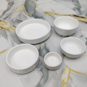 Service de table moderne en céramique verte avec plusieurs tailles de bols et collection d'assiettes de service pour les repas quotidiens et les réceptions - Product Image 4