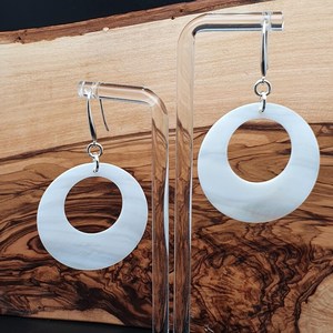 Boucles d'oreilles ovales en nacre polie, bijoux artisanaux naturels, objets d'art de collection, pour fêtes et mariages - Product Image 6