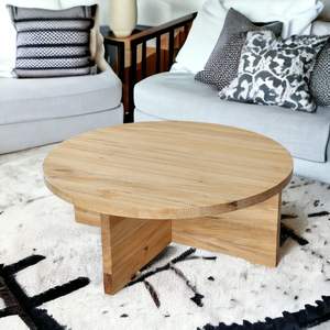 Table basse contemporaine en bois massif alliant robustesse, simplicité et élégance intérieure naturelle - Product Image 2