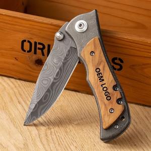 Couteau pliant de défense personnelle avec manche en bois d'olivier gravé, motif Damas au laser, couteau de poche tactique de survie en plein air pour le bushcraft - Product Image 1
