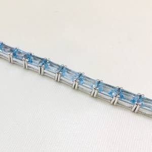 Pulsera de tenis clásica de plata de ley 925 con topacio azul natural y baño de rodio, ideal para regalo, bodas y fiestas. - Product Image 2