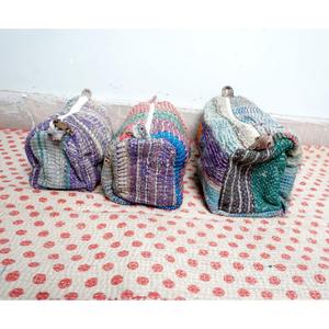 Prix de gros : Trousse de maquillage légère et polyvalente en coton matelassé, imprimé floral indien moderne au motif blocs, avec fermeture éclair - Product Image 2