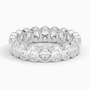 Anillo de Eternidad con Diamantes de Corte Ovalado, Engaste de Canal, Oro Blanco, Anillo de Boda Clásico para Mujer - Product Image 3