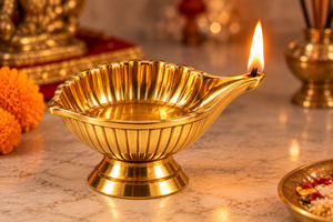Lampe à huile artisanale en laiton Lotus Diya, lampe décorative traditionnelle pour Puja, Deepak, Aarti, lumière de prière, décoration de temple et de maison, cadeau de festival - Product Image 2