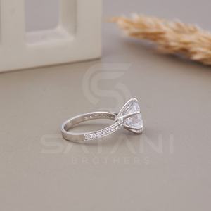 Bague solitaire en moissanite 10 mm avec pavé, pour mariage et fiançailles, en or, élégante, étincelante, pièce de luxe pour femme, Inde - Product Image 4