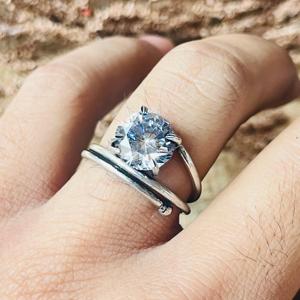 Anillo Solitario de Latón con Diseño Moderno y Minimalista, Anillo de Latón Plateado para Mujer, Joyería Clásica de Compromiso, Venta al Por Mayor - Product Image 4