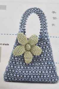 Pochette brodée de grosses perles noires et blanches, faite à la main, motif floral artisanal, sacs pour femmes> sacs à main - Product Image 3