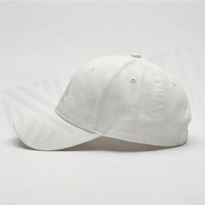 Casquette de baseball blanche à 6 panneaux avec logo brodé géométrique sur le panneau avant, unisexe, décontractée, ajustée - Product Image 3