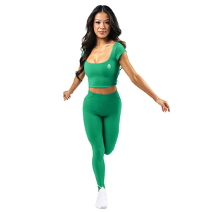 Haut court à manches courtes pour femme, vert olive, extensible, idéal pour la gym, le yoga, l'entraînement, le fitness et les tenues athleisure - Product Image 4