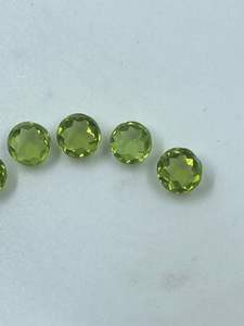 Peridoto Verde 100% Creado en Laboratorio, Corte Redondo, 6mm, 4.66 Quilates, 5 Piezas, Piedras Preciosas de la Marca China R.K. GEMS JEWELLERY para la Fabricación de Joyas - Product Image 2