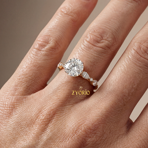 แหวนหมั้นเพชรทรงกลมเพาะเลี้ยงในห้องปฏิบัติการ 1.92 กะรัต พร้อมเพชรทรงมาร์คีส์และทรงกลมด้านข้าง เงินแท้ 925 สำหรับงานแต่งงาน - Product Image 3