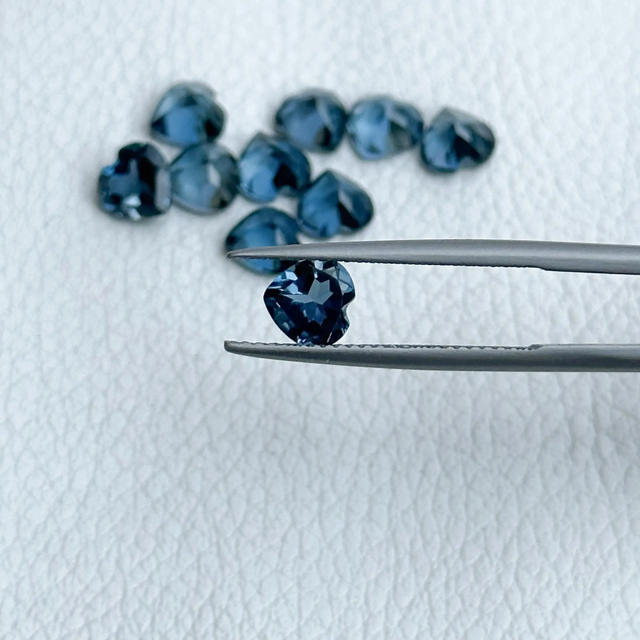 7mm London Blue Topaz batu permata longgar untuk produksi perhiasan potongan hati berfaset dari pemasok terverifikasi dengan pengiriman gratis