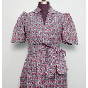 Robe longue en coton à fleurs de qualité supérieure, col en V, coupe ample, pour le printemps et l'été, robe maxi élégante, robe décontractée tendance pour femmes - Product Image 2