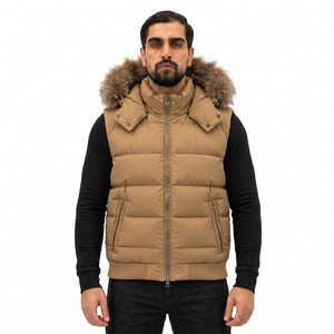 Chaleco Acolchado Beige con Capucha para Hombre, con Ribete de Piel, Cierre de Cremallera, Resistente al Viento, Transpirable, Relleno de Algodón, Estilo Urbano para Invierno - Product Image 1