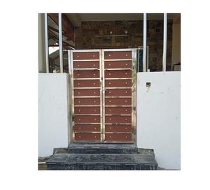 Marco de Puerta Contemporáneo de Acero Inoxidable, Perfecto para Diseños Exteriores Minimalistas y Entradas Modernas de Propiedades - Product Image 1