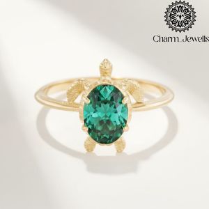 Bague Tortue en Or Jaune Charm_Jewells avec Pierre Précieuse Verte Ovale Sertie à Griffes, Design Animal Mignon, Unisexe, Usage Quotidien - Product Image 1