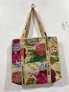 Sacs Kantha matelassés faits à la main avec patchwork en textiles recyclés pour le shopping, les voyages, les cadeaux, l'artisanat, la mode et la vente en gros - Product Image 3