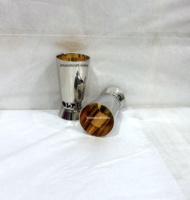 Judica - Juego de Copas de Kiddush Modernas Hechas a Mano, de Latón, en Dos Tonos, Dorado y Plateado, con Posavasos, Libres de BPA, a Prueba de Fugas, 5.5 oz