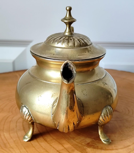 Théière anglaise antique en laiton à quatre pieds avec couvercle à charnière, style rénovation orientale, décorative vintage, pour table européenne classique - Product Image 2