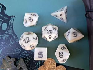 Dés en os de style boutique, dés en os polyédriques personnalisés avec impression pour jeux de table de luxe, accessoires de jeu en gros - Product Image 4